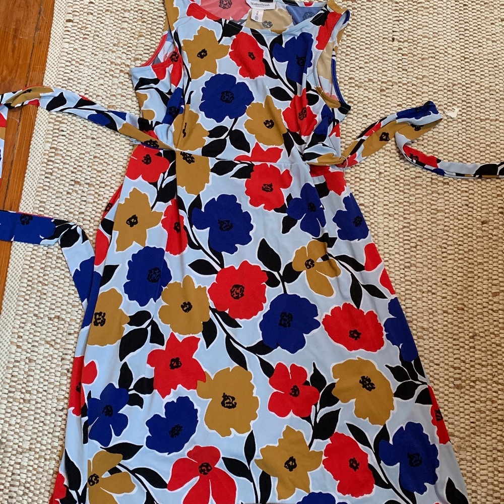 Motherhood Maternity back toe dress. Worn 3x. In perfect‎ shape